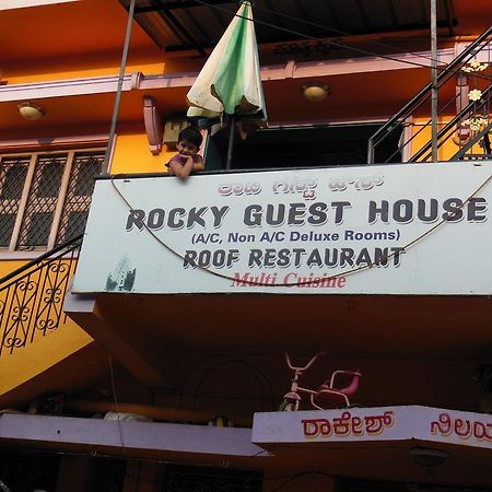 Rocky Guesthouse Hampi Bagian luar foto