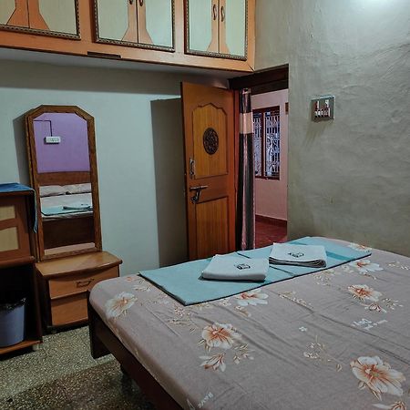Rocky Guesthouse Hampi Bagian luar foto
