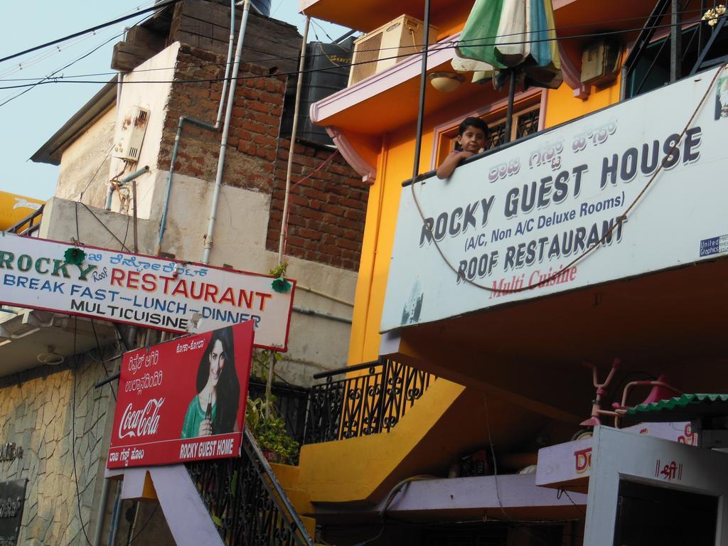 Rocky Guesthouse Hampi Bagian luar foto