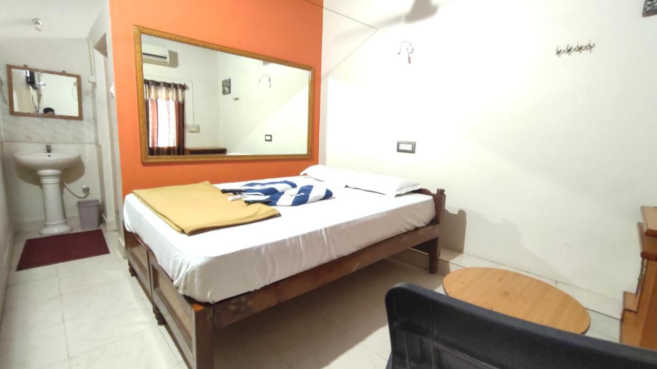 Rocky Guesthouse Hampi Bagian luar foto