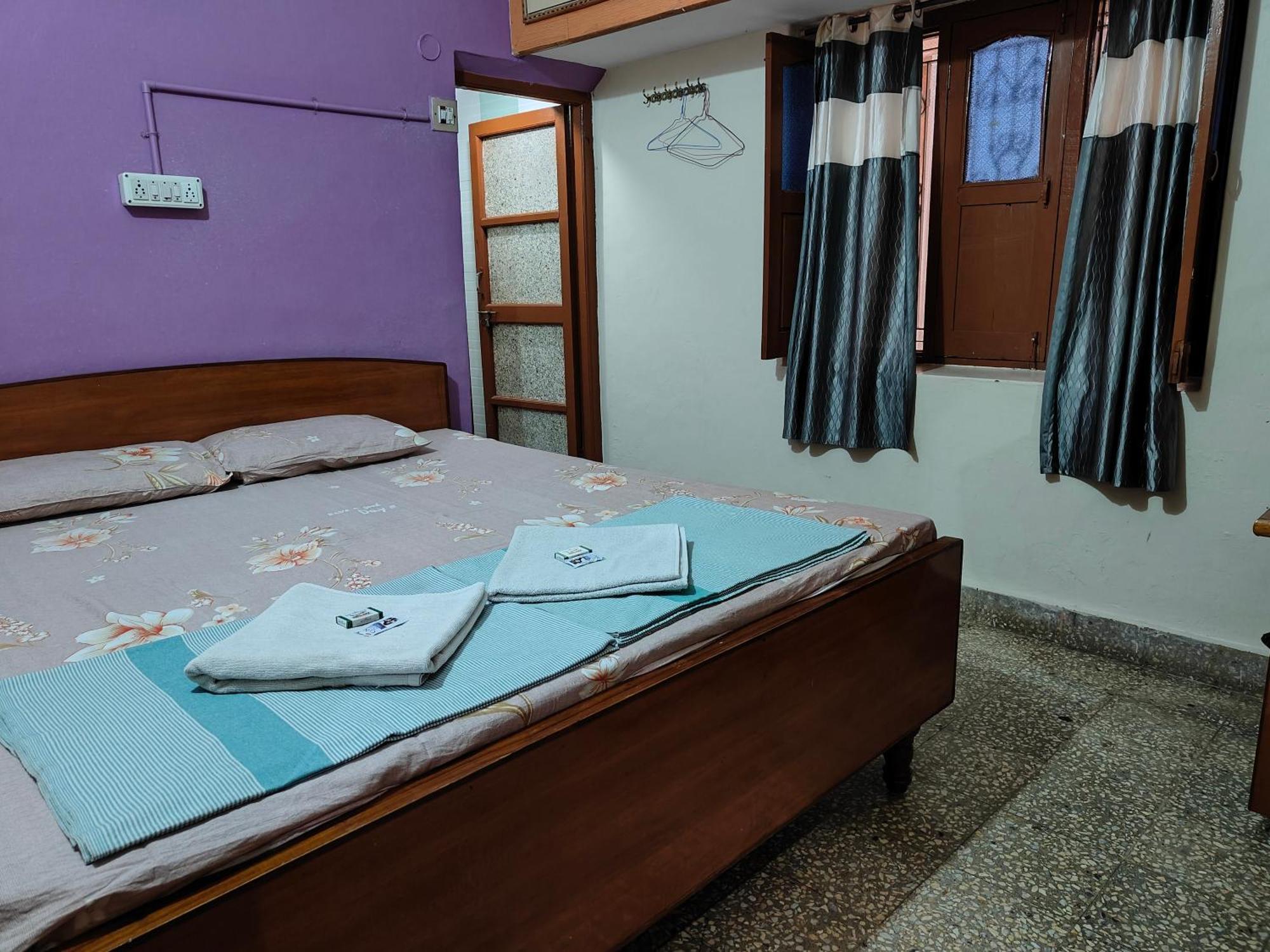 Rocky Guesthouse Hampi Bagian luar foto