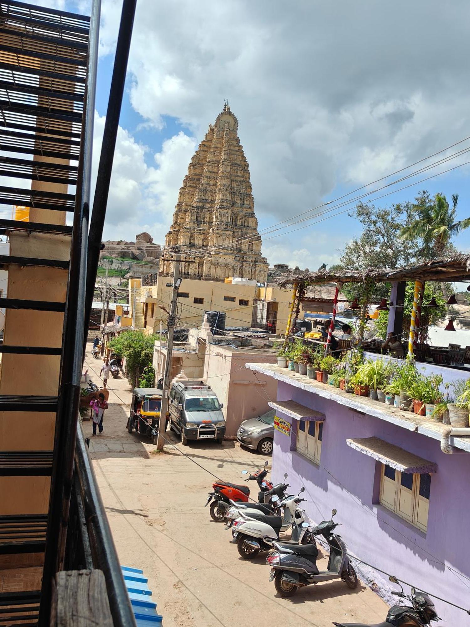 Rocky Guesthouse Hampi Bagian luar foto