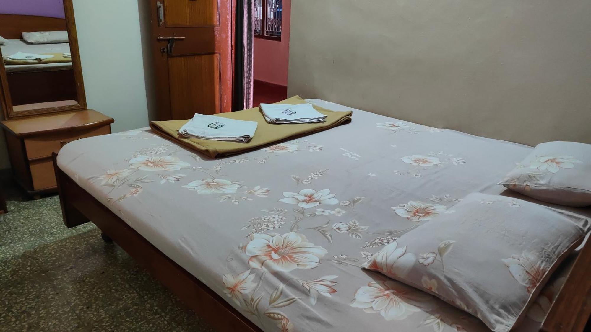Rocky Guesthouse Hampi Bagian luar foto