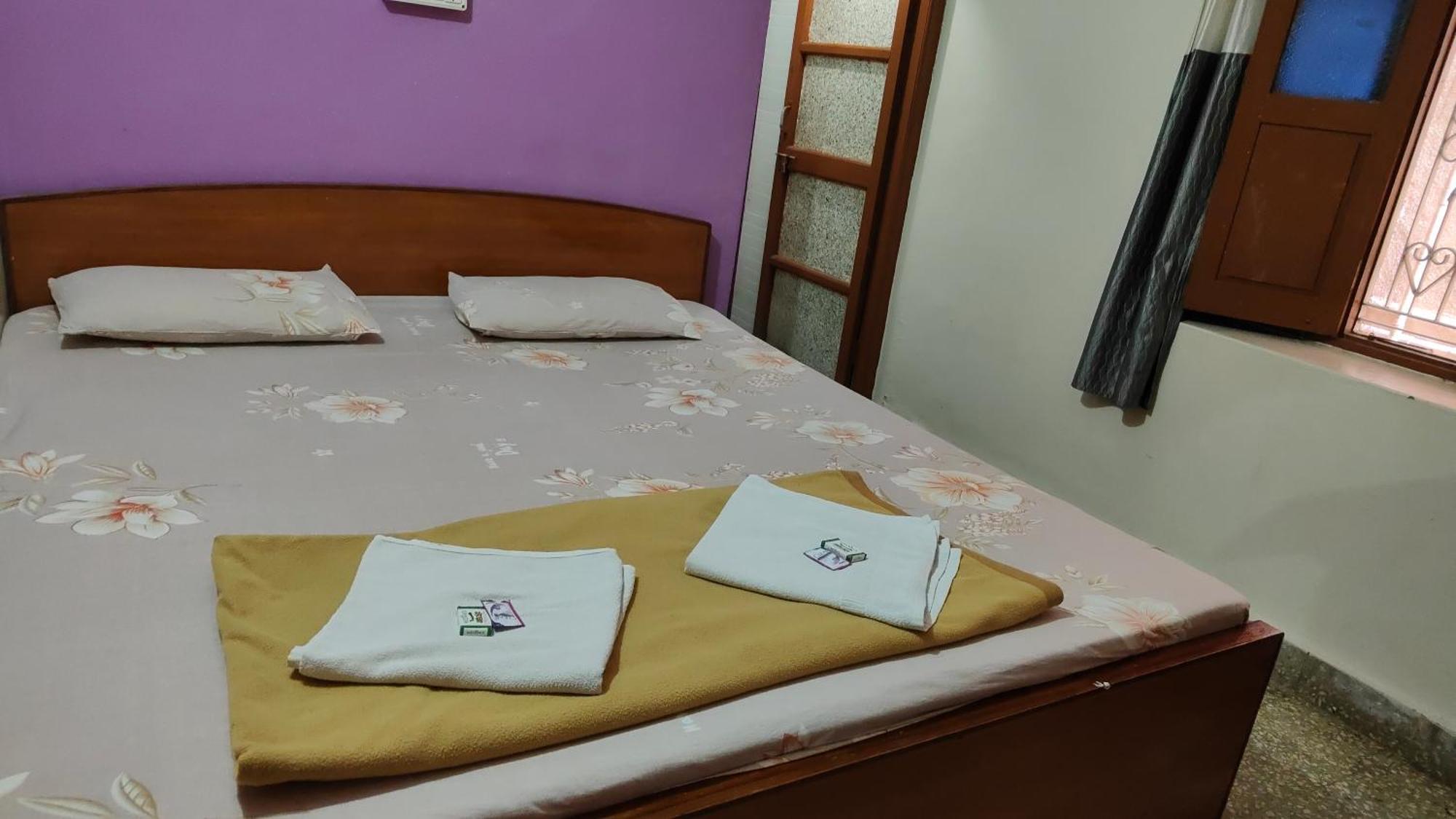 Rocky Guesthouse Hampi Bagian luar foto