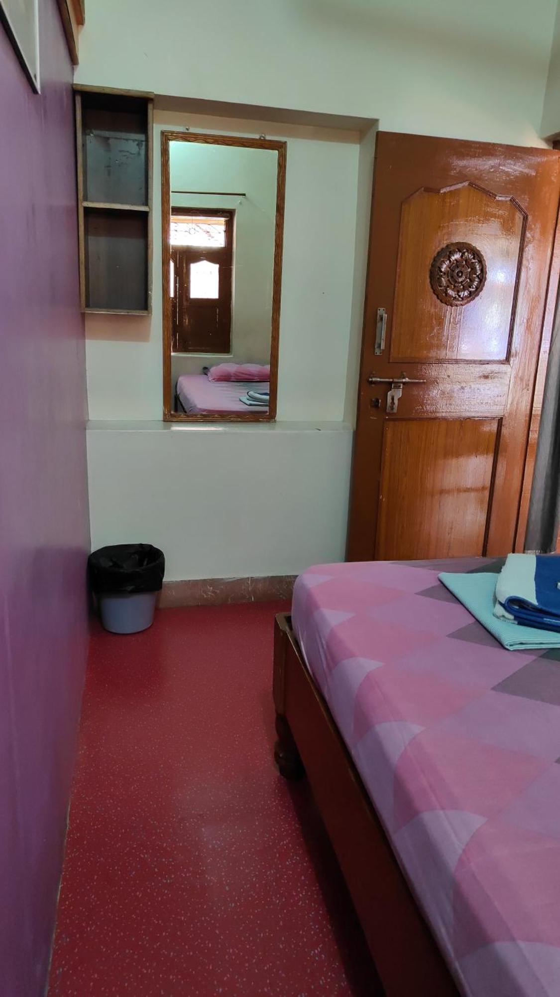 Rocky Guesthouse Hampi Bagian luar foto