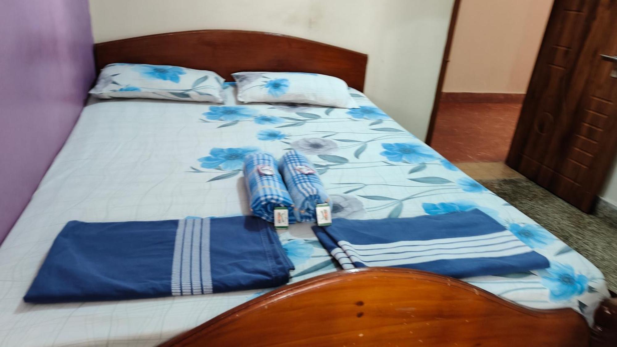 Rocky Guesthouse Hampi Bagian luar foto