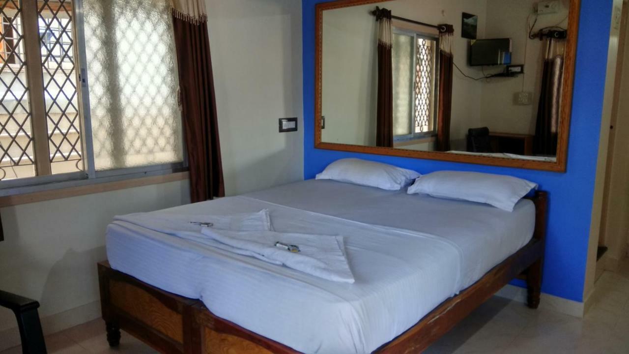 Rocky Guesthouse Hampi Bagian luar foto